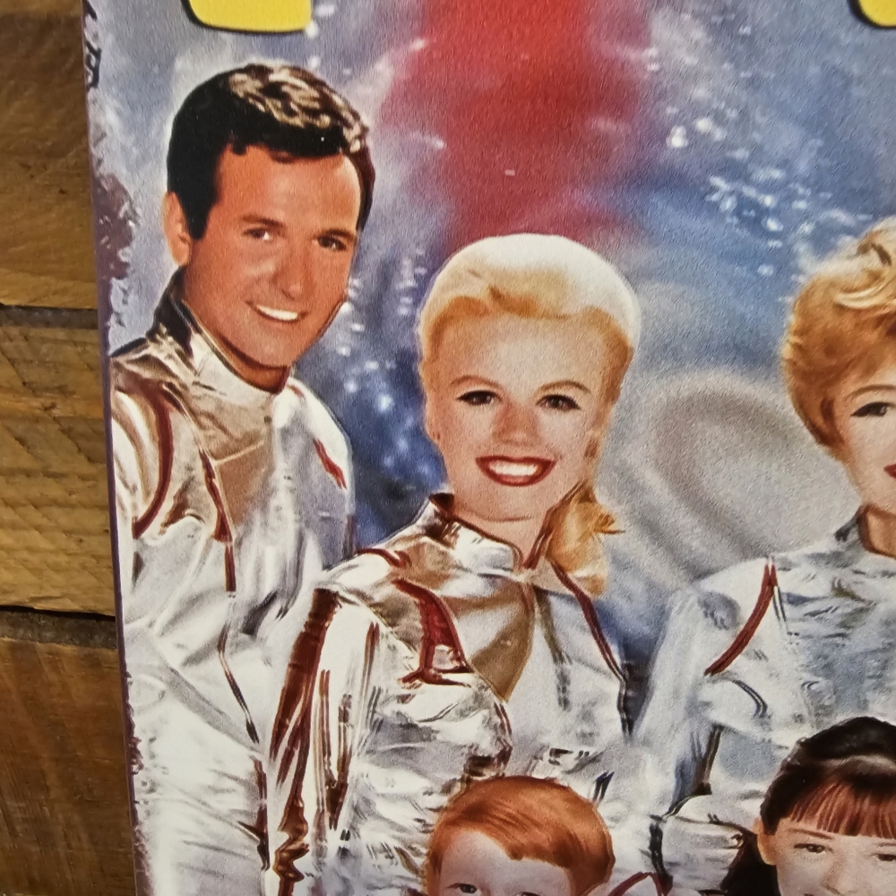 "Lost in Space" tin sign 7-3/4" x 11-3/4" - Picture 4 of 7